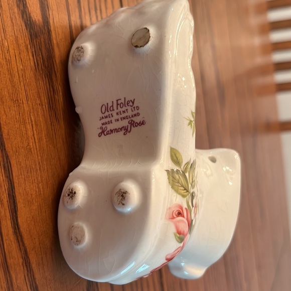 Vintage Old Foley porcelain shoe white with flowers. In good condition. - Picture 2 of 2